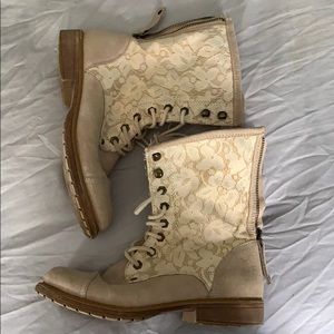 Roxy tan combat boots